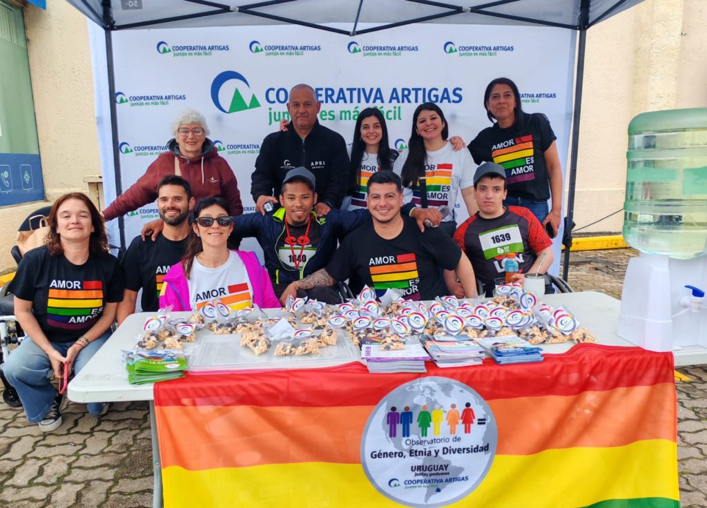 La participación en la CorreColón forma parte del programa “Vivenciando el Cooperativismo”, con el que buscamos sensibilizar y transmitir valores a través de la experiencia. Porque el cooperativismo se reconoce en cada gesto de solidaridad, en cada vínculo que se construye y en cada paso que damos hacia una sociedad más justa e inclusiva.