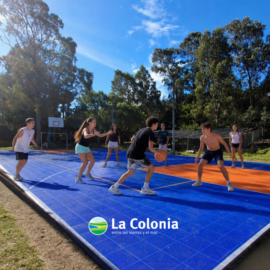 En La Colonia seguimos trabajando para que cada estadía sea más cómoda, disfrutable y completa.
Como parte de las mejoras que realizamos año a año para mantener y renovar nuestros espacios, este año incorporamos dos novedades que queremos compartir con vos:

🏀 Una cancha multifunción renovada
📶 WiFi en todos los alojamientos